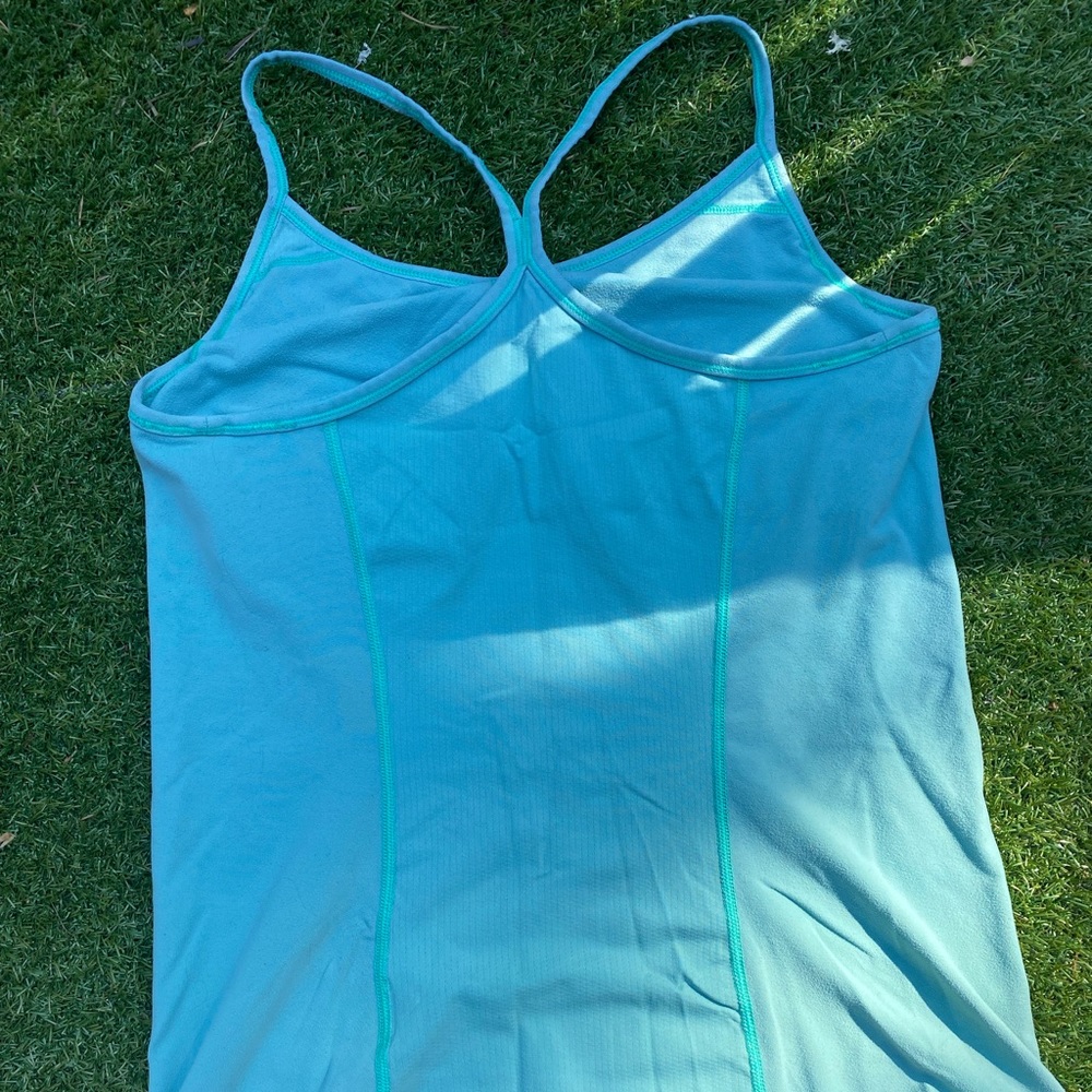 NIKE Built-In Bra Tanktop